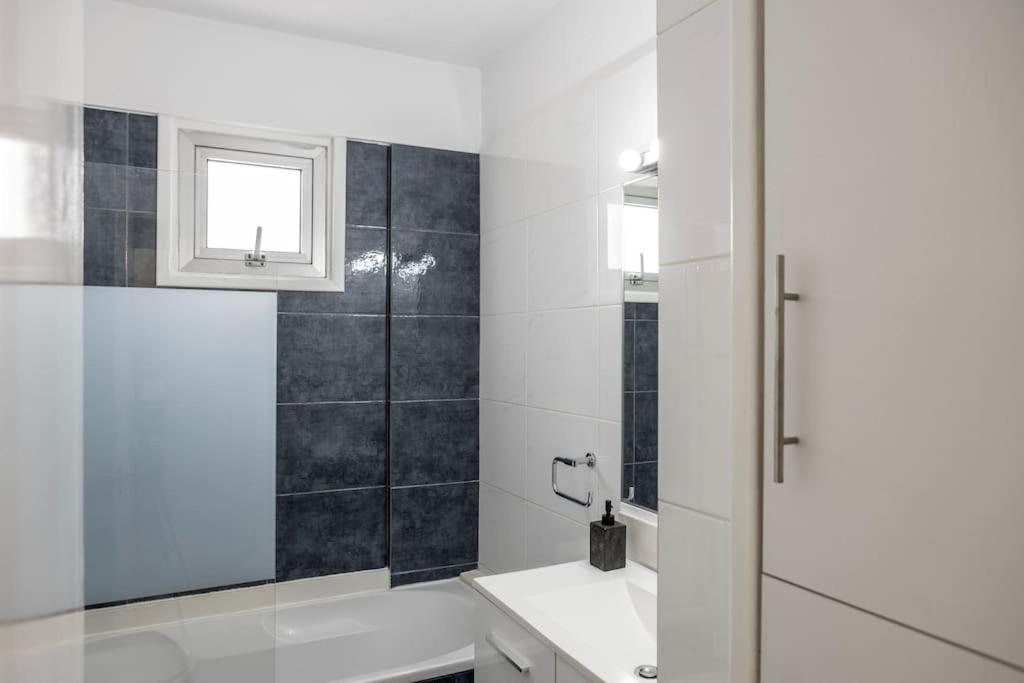 Luxurious Bright & Stylish 2Br With Office In Nicosia Apartment Exterior photo