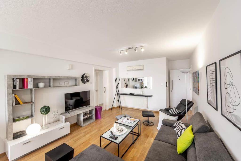 Luxurious Bright & Stylish 2Br With Office In Nicosia Apartment Exterior photo